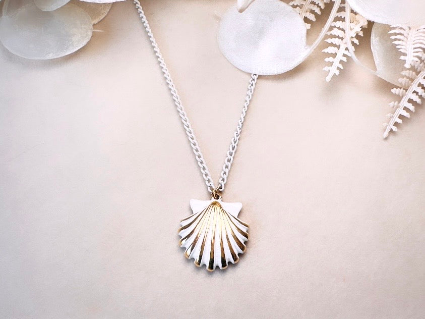 White and Gold Vintage Seashell Necklace, Summer Style Enamel Sliding Pendant on White Chain Necklace