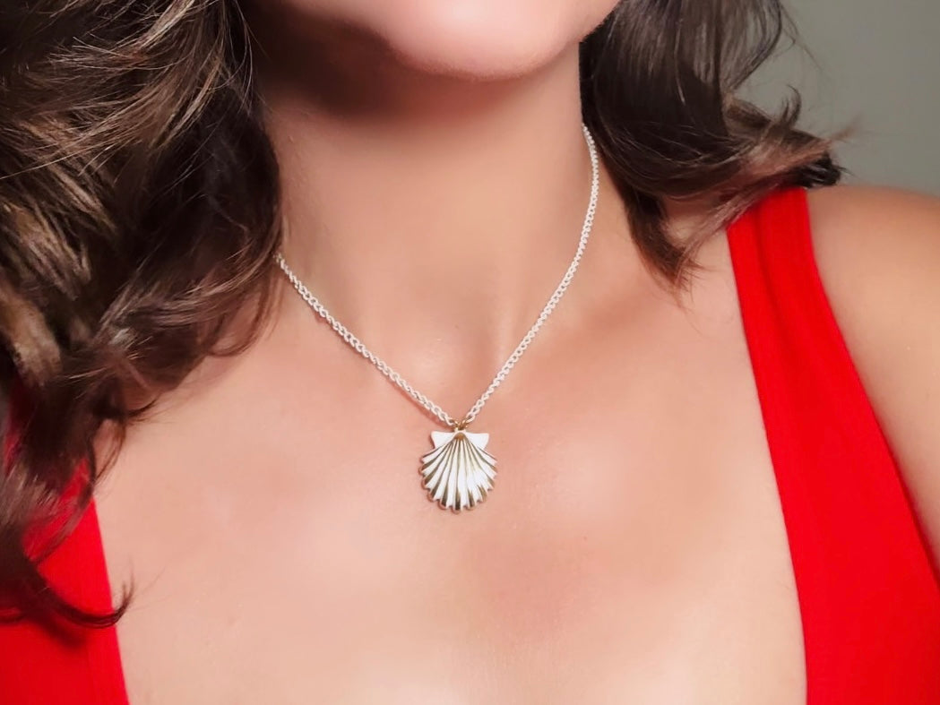 White and Gold Vintage Seashell Necklace, Summer Style Enamel Sliding Pendant on White Chain Necklace