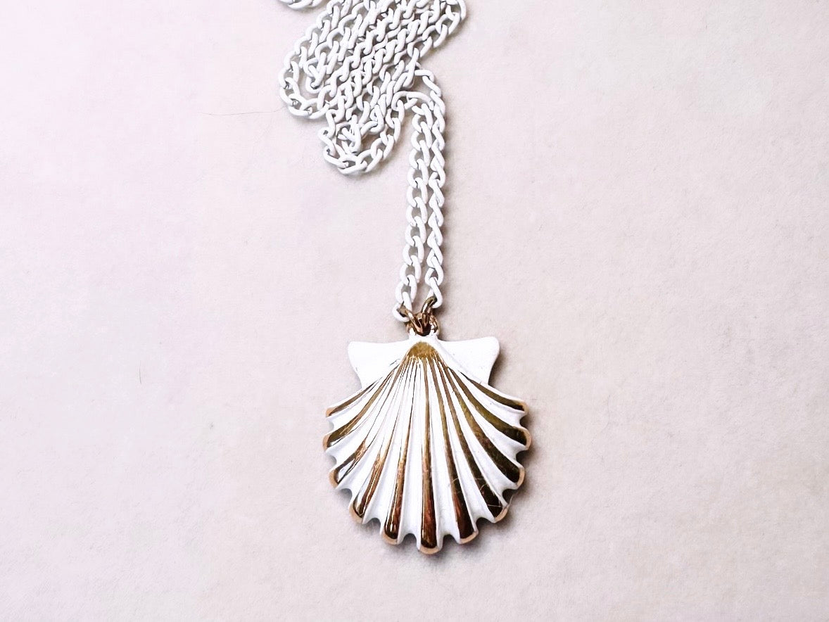 White and Gold Vintage Seashell Necklace, Summer Style Enamel Sliding Pendant on White Chain Necklace