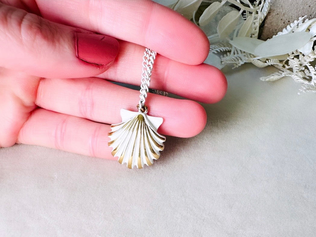 White and Gold Vintage Seashell Necklace, Summer Style Enamel Sliding Pendant on White Chain Necklace