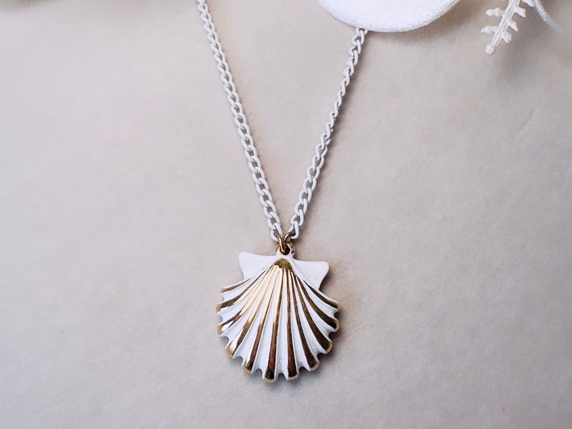 White and Gold Vintage Seashell Necklace, Summer Style Enamel Sliding Pendant on White Chain Necklace