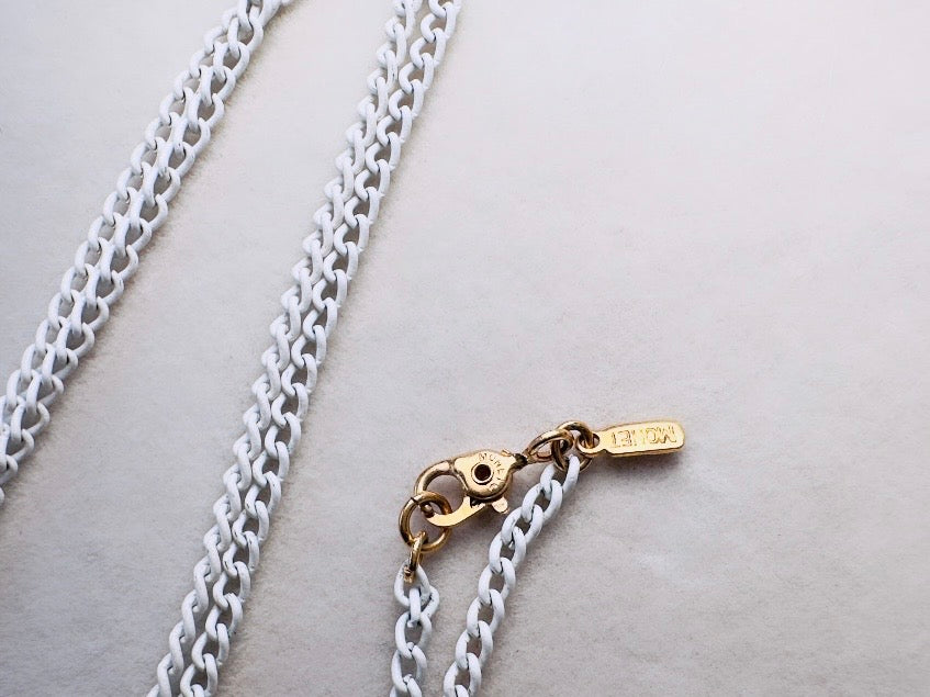 White and Gold Vintage Seashell Necklace, Summer Style Enamel Sliding Pendant on White Chain Necklace