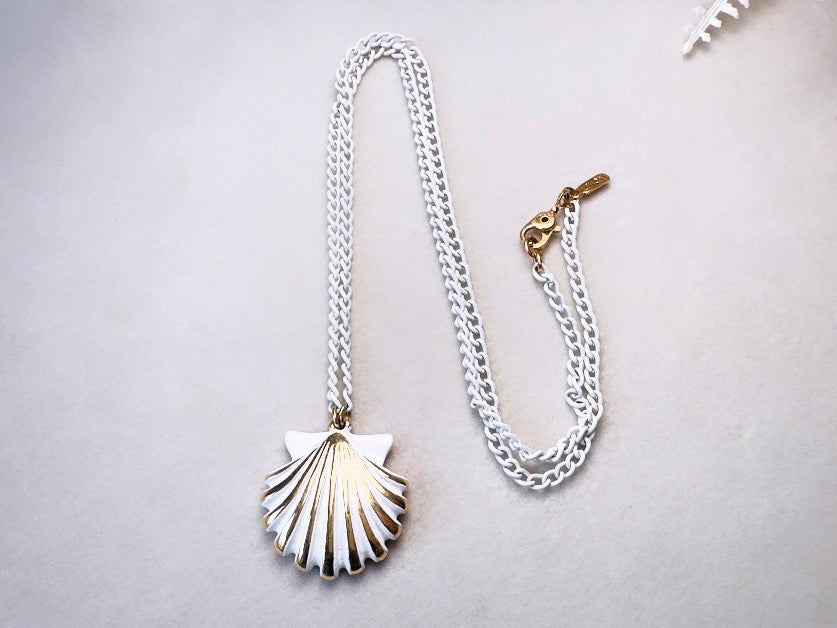 White and Gold Vintage Seashell Necklace, Summer Style Enamel Sliding Pendant on White Chain Necklace