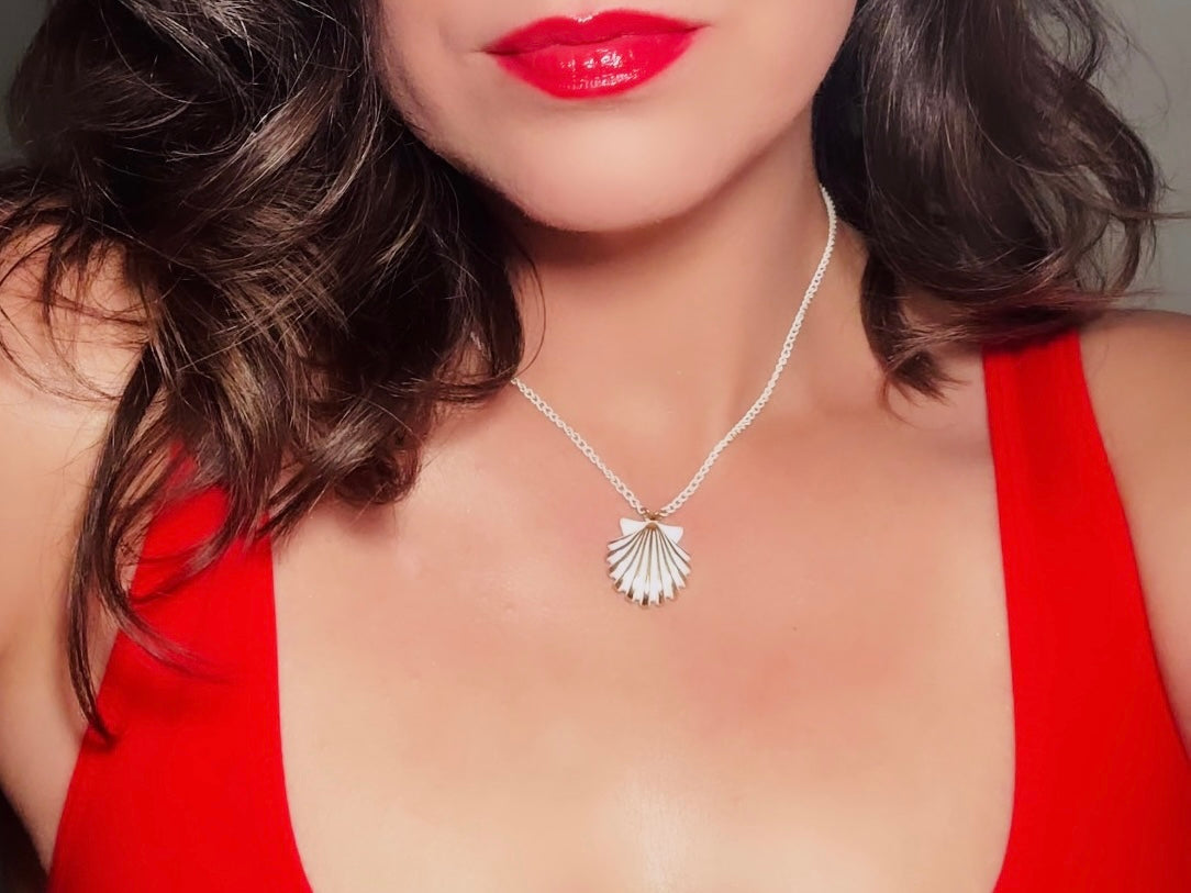 White and Gold Vintage Seashell Necklace, Summer Style Enamel Sliding Pendant on White Chain Necklace