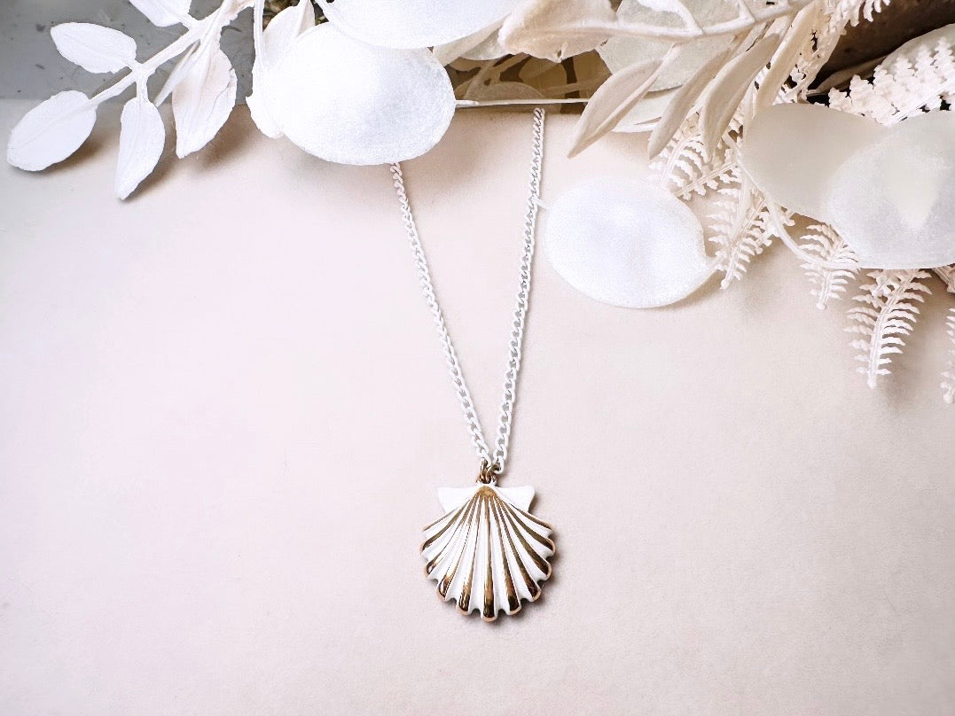 White and Gold Vintage Seashell Necklace, Summer Style Enamel Sliding Pendant on White Chain Necklace