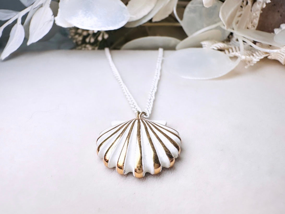 White and Gold Vintage Seashell Necklace, Summer Style Enamel Sliding Pendant on White Chain Necklace