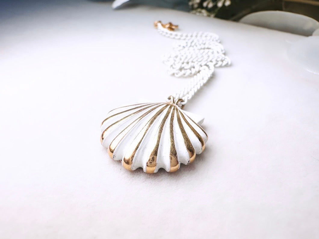 White and Gold Vintage Seashell Necklace, Summer Style Enamel Sliding Pendant on White Chain Necklace