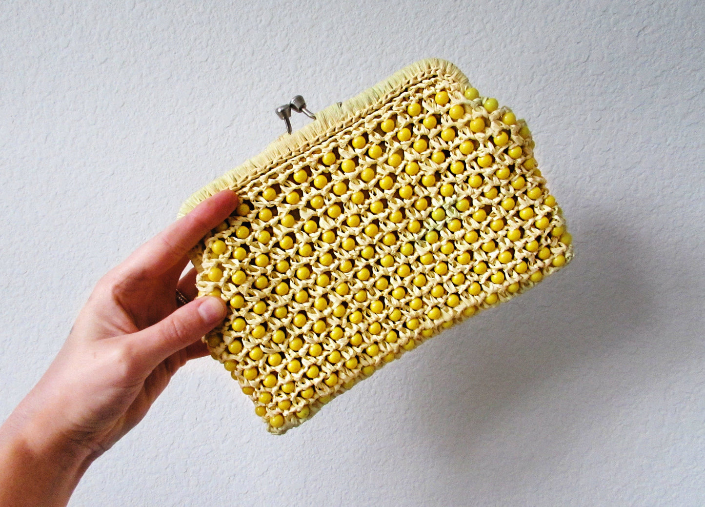 Vintage Yellow Handbag, '50s Clutch in Canary Yellow, Beaded Straw Kiss Lock Clutch with Retro Floral Cotton Lining, 1950s Fashion
