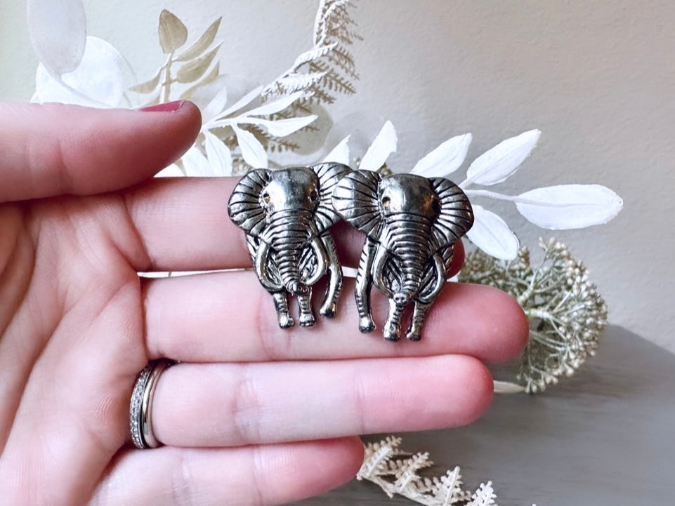Silver Elephant Earrings, Vintage 1980s Clip On Earrings, Cute Vintage Elephant 80s Retro Earrings, Big Animal Earrings, Symbol of Luck