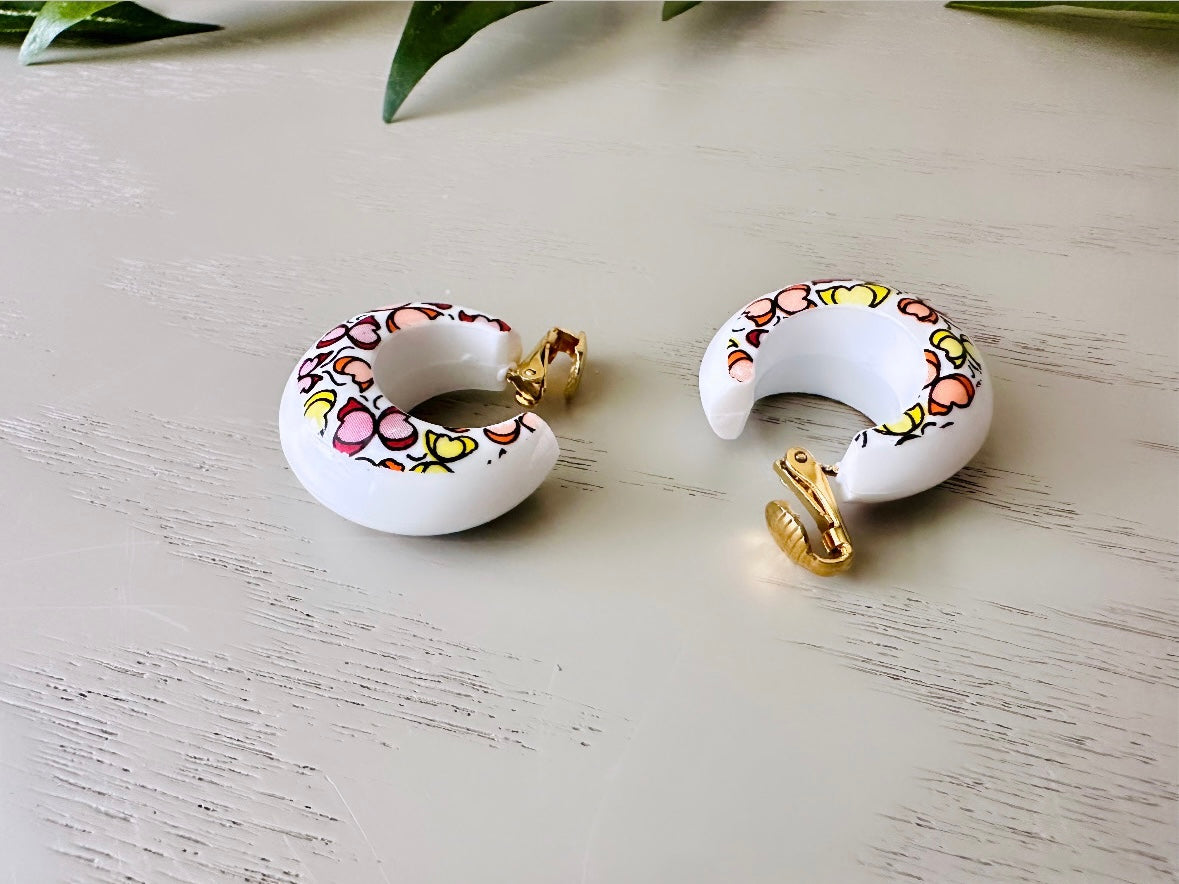 1970s White Hoop Earrings with Butterflies, Colorful Vintage Butterfly Earrings, Acrylic Clip On Earrings, Cool Midsized Funky Retro Earring
