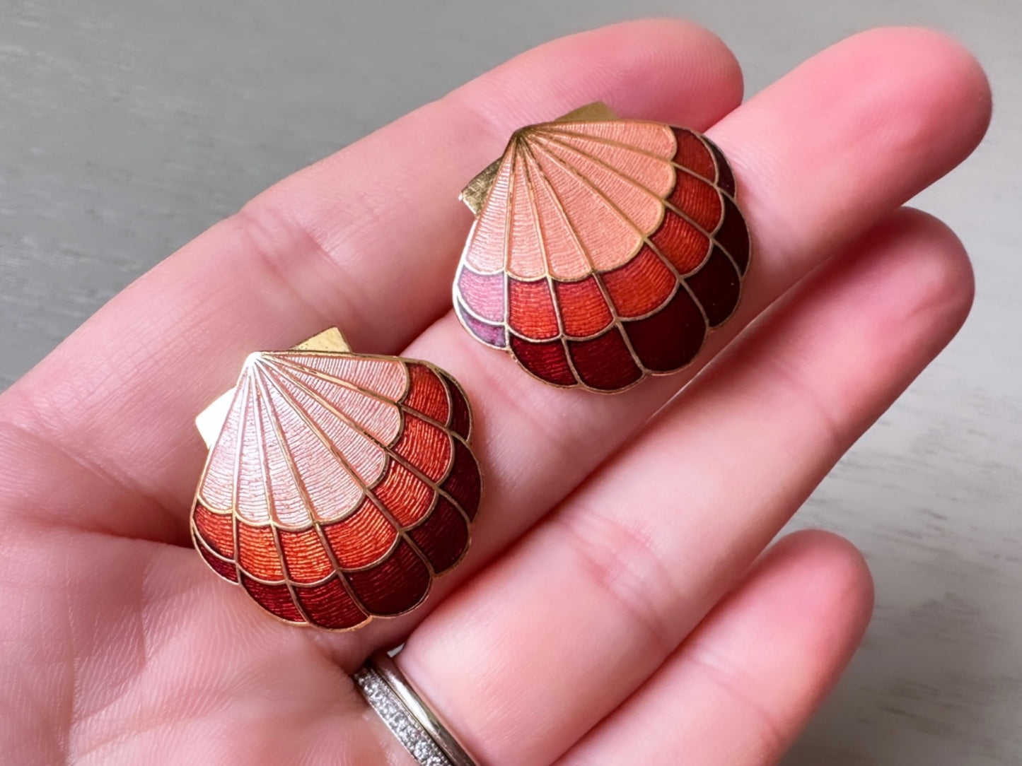 Orange SeaShell Earrings, 1980s Vintage Pierced Earrings, Peach Red and Gold Scallop Shaped Cloisonné 80's Vintage Shell Earrings