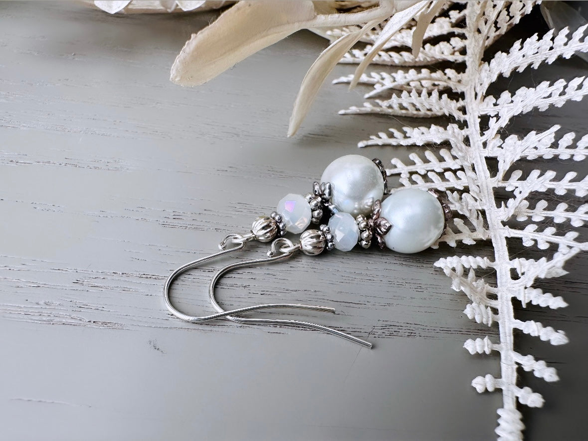 White Pearl Earrings, White Bridal Earring, Pearl and Crystal, Pearl Bride Earrings, Classic Wedding Jewelry, Antique Silver Beaded Earrings