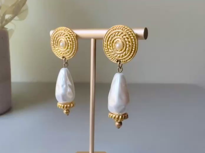 Vintage Etruscan Pearl Drop Earrings with Gold Rope Detail from Piggle and Pop video