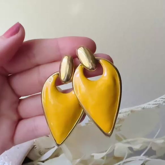 Vintage Yellow Earrings, 1980s Mustard and Gold Teardrop Door Knocker Earrings video