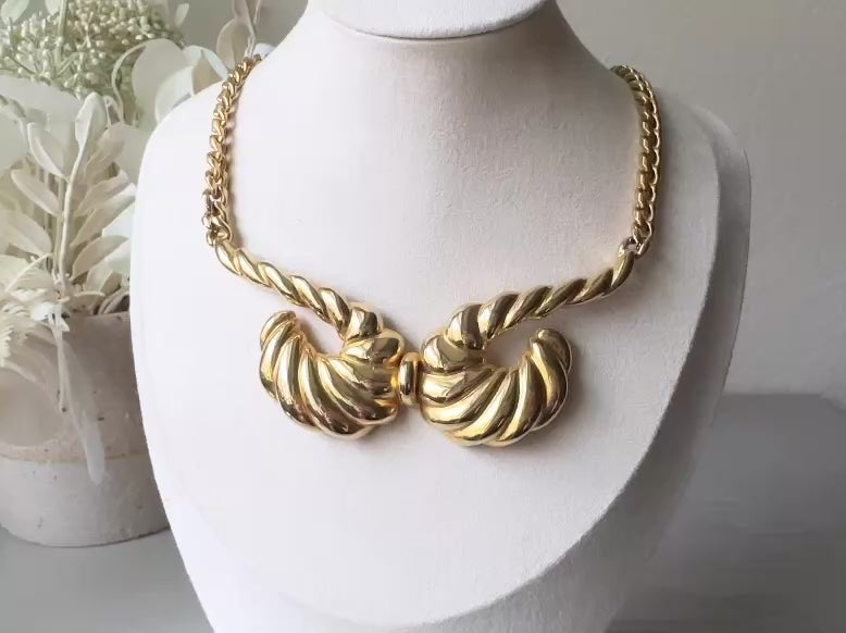 Vintage Gold Necklace, Unique Ram Horn Choker Necklace, Striking 1970s Vintage Gold Chain Necklace video