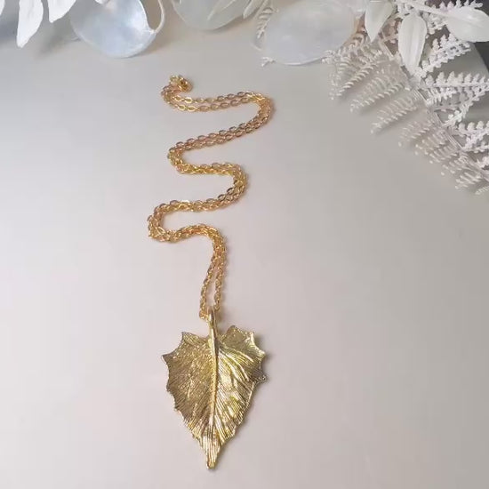Gold Leaf Necklace, Vintage Gold Leaf Pendant Necklace, Gold Chain Layering Necklace