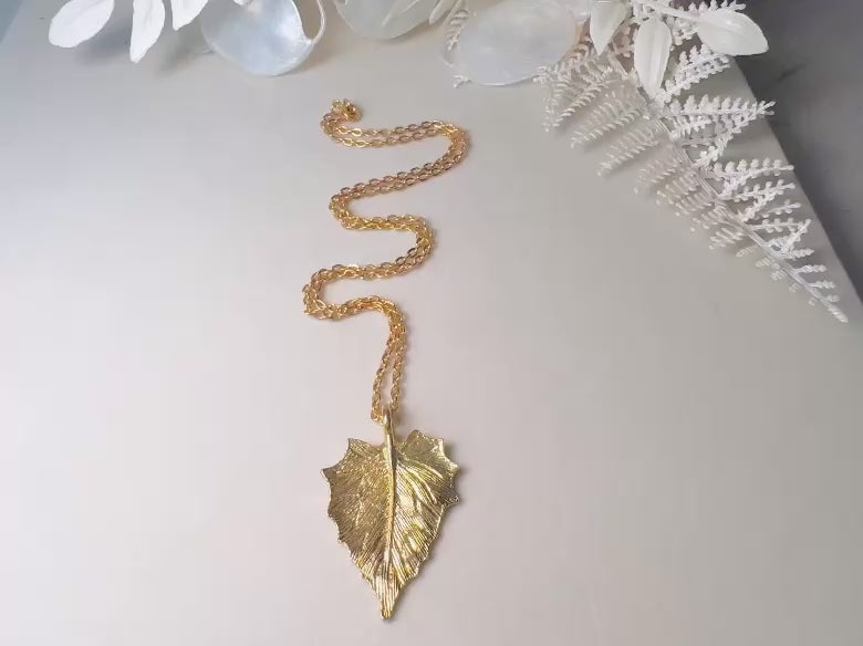 Gold Leaf Necklace, Vintage Gold Leaf Pendant Necklace, Gold Chain Layering Necklace