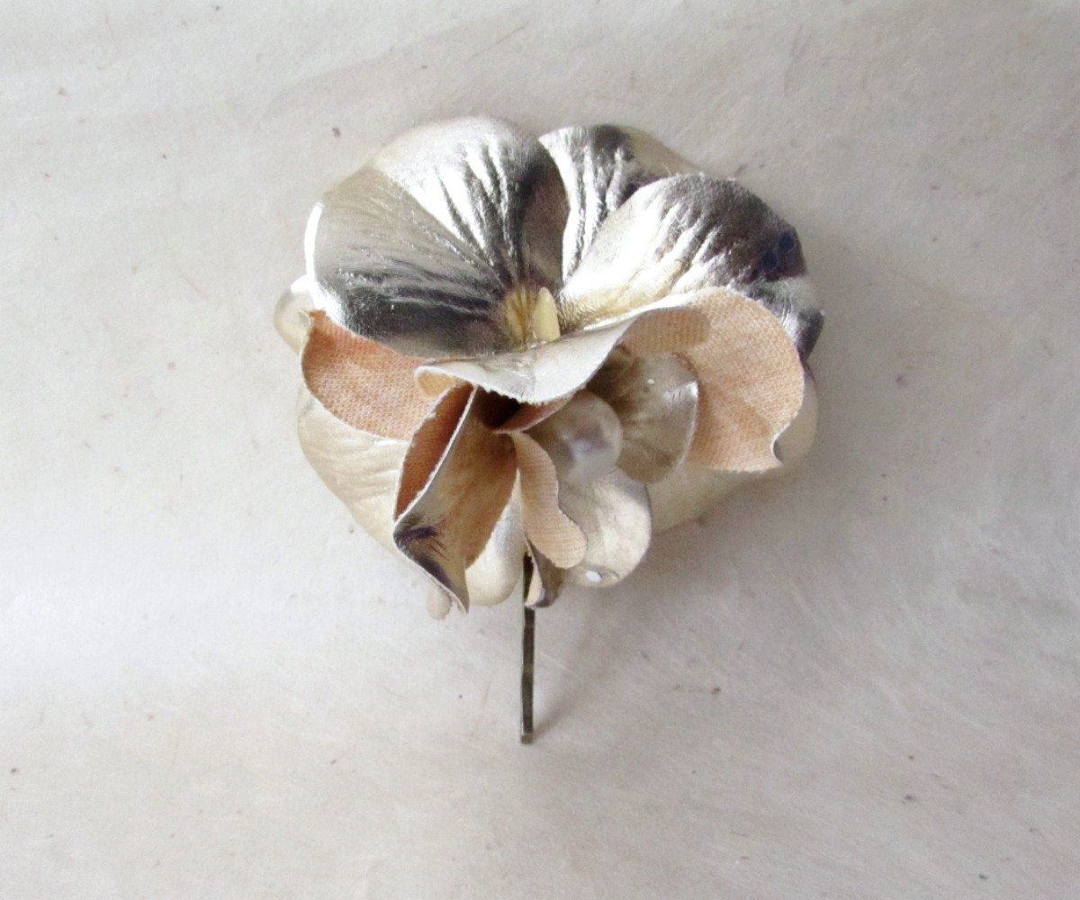 Gold Hydrangea Hair Pin, Gold Hair Flower, Gold Flower Pin, Metallic Gold Fabric Flower Hair Accessory, Gold Bridal Hair Pin, Bride Wedding