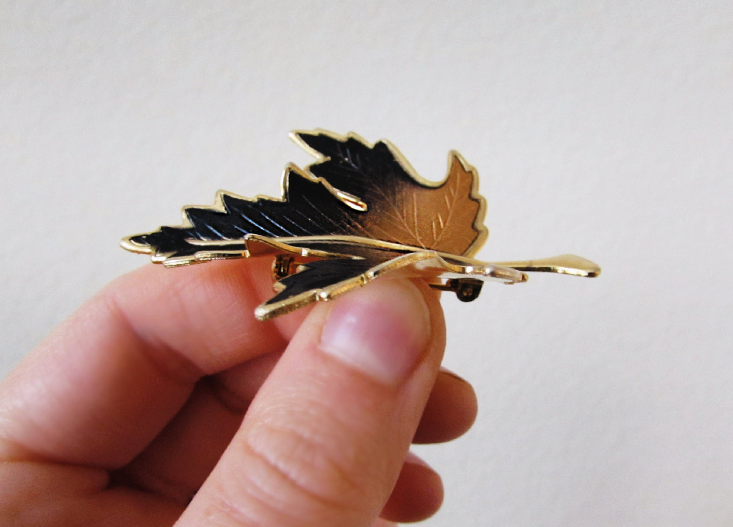 Vintage Leaf Brooch, 80's Small Autumn Pin, Retro Brooch, Vintage Fall Fashion, Gold and Bronzed Brown Leaf Pin, Rustic Woodland Brooch Pin