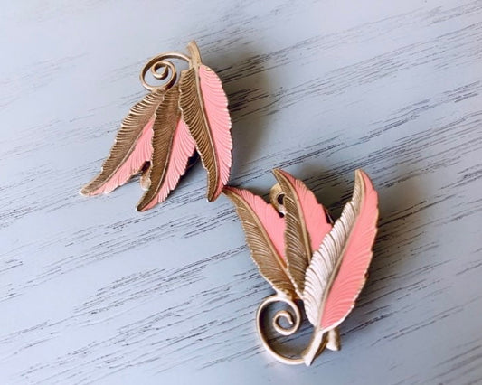 Triple Feather Earrings, Vintage Clip On Earrings, Coral Pink + Gold, 1970s Nature Earrings, Pretty Unique Whimsical Clip-Ons