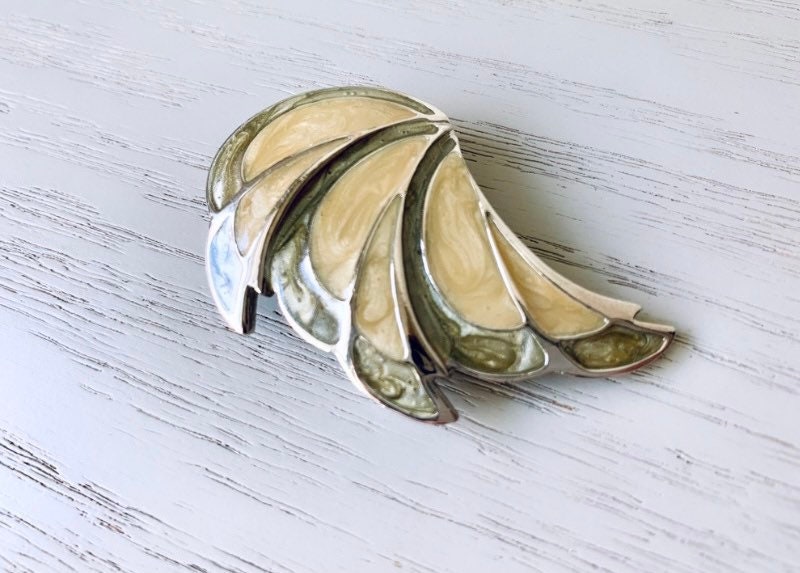 Butterfly Wing Brooch Pin, Vintage Pearlized Butterfly Pin, Vintage Brooch, Whimsical Bridal Brooch, Antique Silver Pin gray and cream