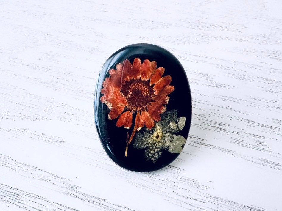 Pressed Flower and Clover Ring,  Vintage Statement Ring, Big Floral 90s Ring, Size 7 Real Pressed Flower Ring, Chunky VTG Costume Jewelry