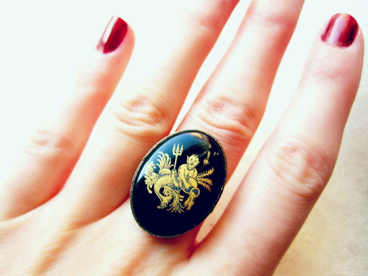 Aquarius Zodiac Ring, Zodiac Gifts, Age of Aquarius, Astrological Jewelry, Black Ring Vintage, January Birthstone, Gold-Etched Glass Cameo