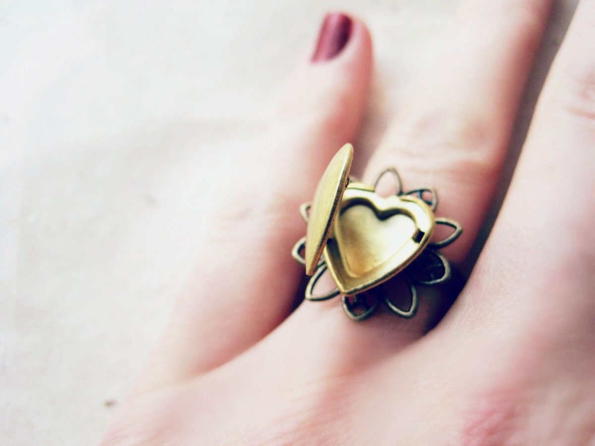 Valentine Gold Locket Ring, Heart Locket Ring Keepsake Gift, Gold Vintage Ring Locket Jewelry, Ring for Girlfriend, Wife, Mother, Friendship