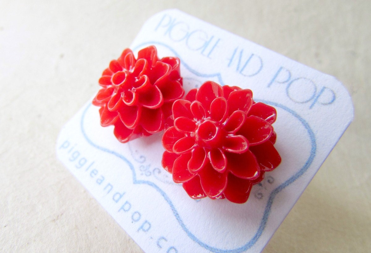 Red Flower Earrings, Red Stud Earrings, Flower Stud Earrings, Bright Red Studs, Cabochon Earrings, Resin Flower Earring, Cute Stud Earrings