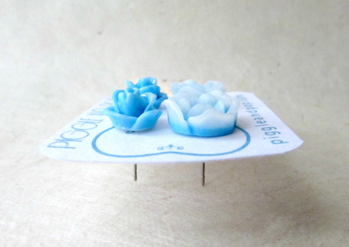 Blue Flower Earrings, Flower Stud Earrings, Floral Post Earrings, Light Blue Earrings, Rose Resin Earring Stud Set, Small Stud Earring