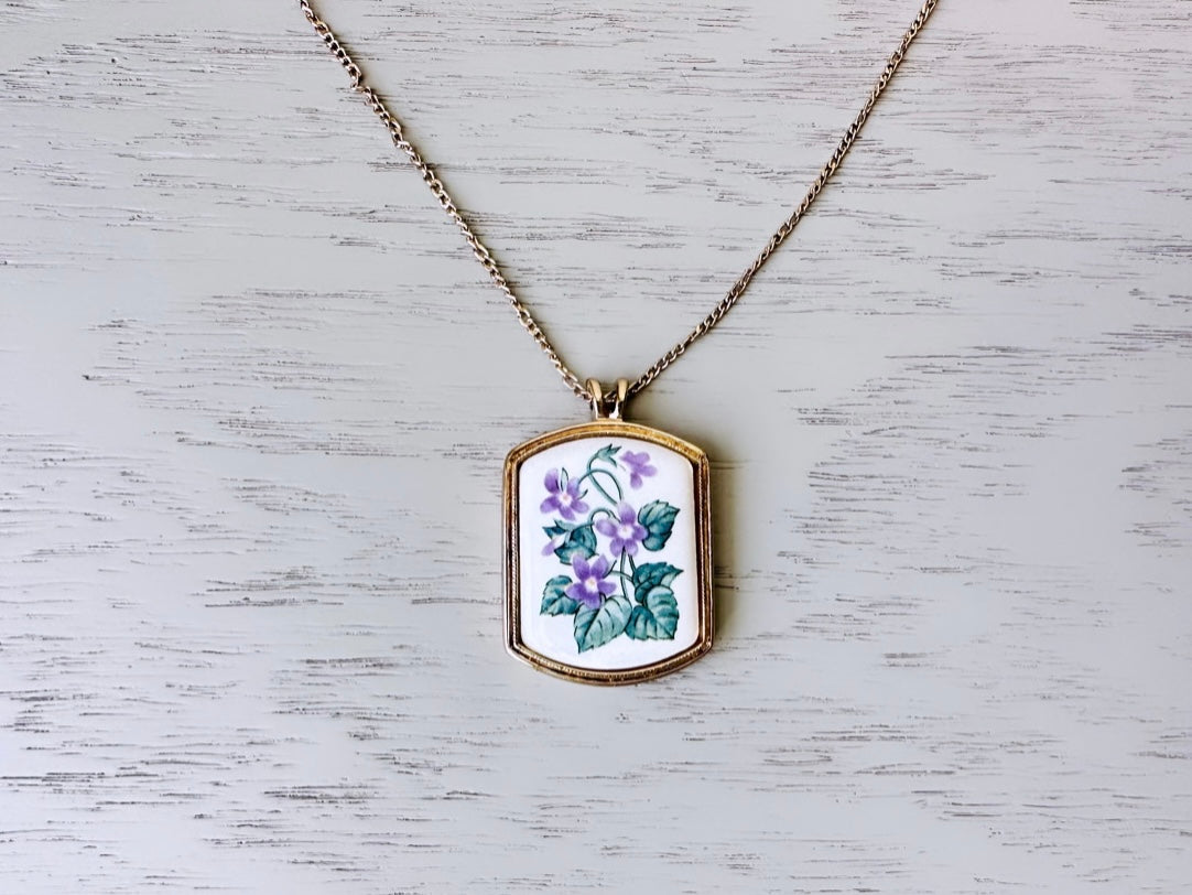 Purple Violets Floral Porcelain Pendant Necklace, 1980 Floral Heritage Avon, February Birthday Necklace, Vintage Purple Flower Pendant