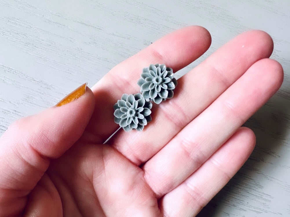 Grey Flower Earring, Cute Flower Stud Earrings, Large Stud Earring, Dahlia Post Earrings, Chrysanthemum Stud, Big Gray Resin Earring