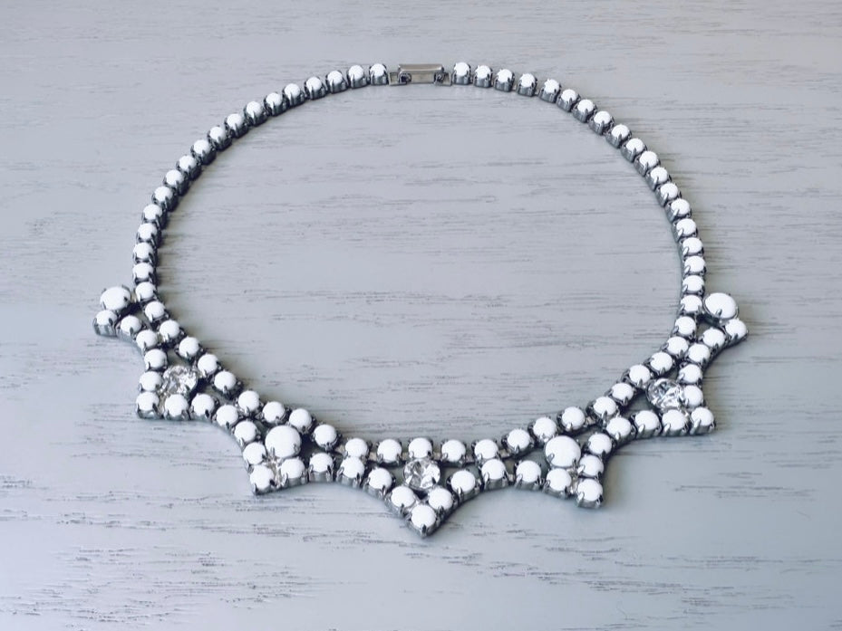 Milk Glass Choker Necklace, 1960s Vintage Necklace, Elegant White and Silver Dainty Bridal Choker with Milk Glass and Diamond Rhinestones