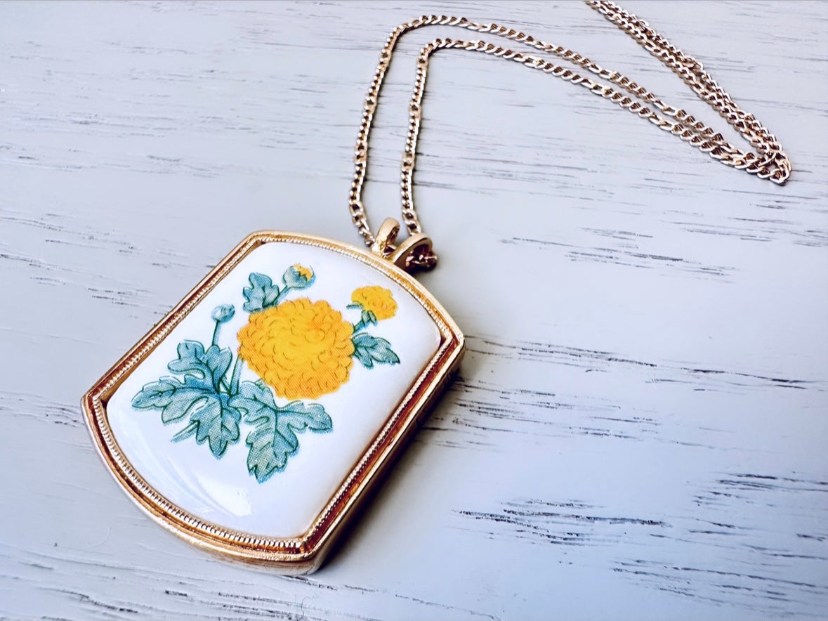 White Porcelain Pendant with Yellow Chrsanthemums 1980 Floral Heritage Vintage Avon Necklace