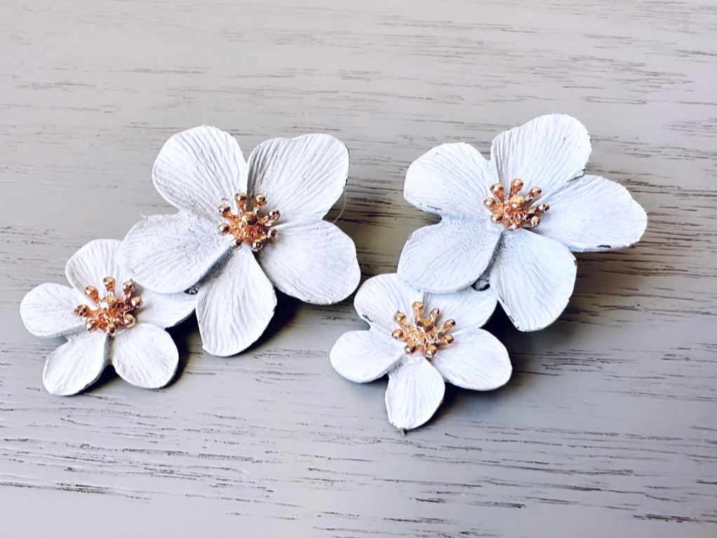 White Dogwood Flower Earrings, White and Gold Vintage Pierced Earrings, Bridal Flowers, Floral Statement Woodland Nymph Cosplay Jewelry