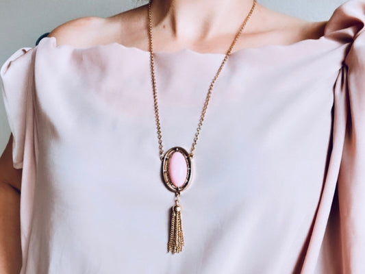 Vintage 1974 Sarah Coventry Necklace, Pink Lady Stone Goldtone Chain Tassel Necklace, Vintage Gold Tassel Pendant Necklace w Pink Oval Cab