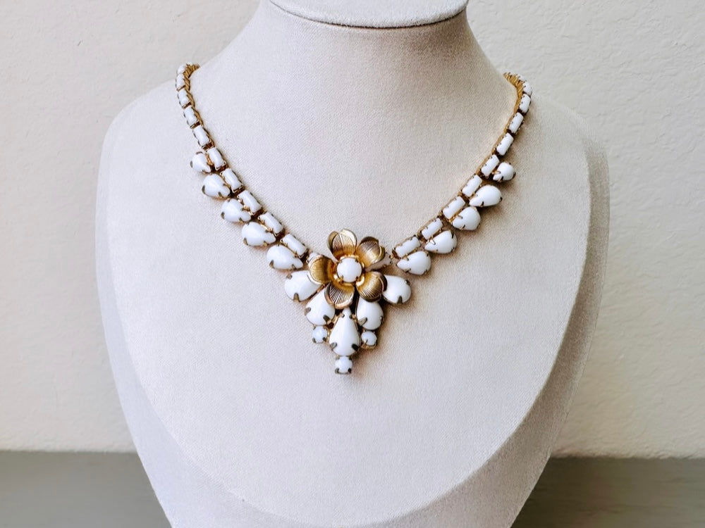 Vintage WEISS Necklace, White Milk Glass Necklace, Gold 15" Flower Choker with Prong Set Vintage Milk Glass, Romantic Choker Necklace