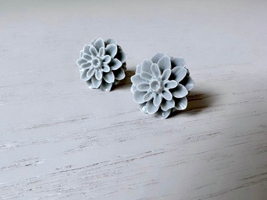 Grey Flower Earring, Cute Flower Stud Earrings, Large Stud Earring, Dahlia Post Earrings, Chrysanthemum Stud, Big Gray Resin Earring