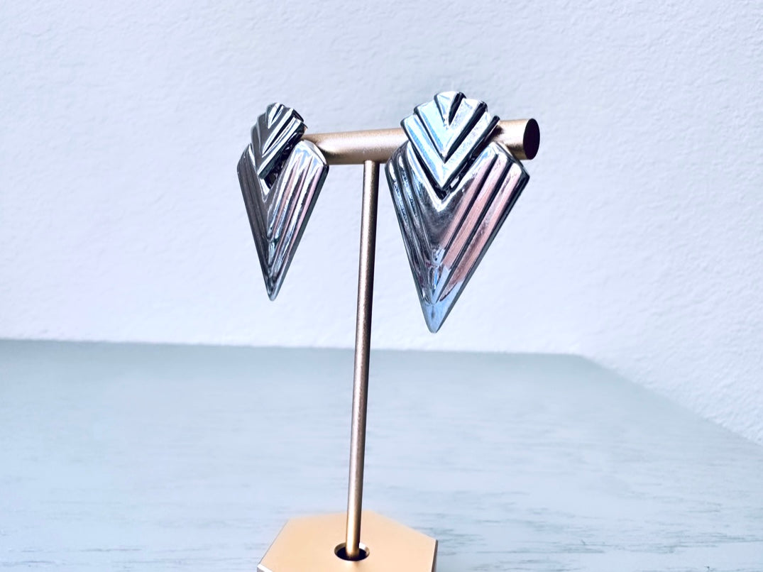 Silver Chevron Clip on Earrings, Vintage 1980s Silver Earrings, Cute Vintage Finds, 80s Retro Earrings hey