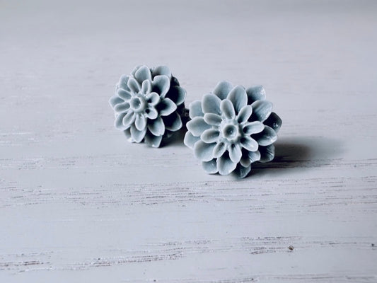 Grey Flower Earring, Cute Flower Stud Earrings, Large Stud Earring, Dahlia Post Earrings, Chrysanthemum Stud, Big Gray Resin Earring