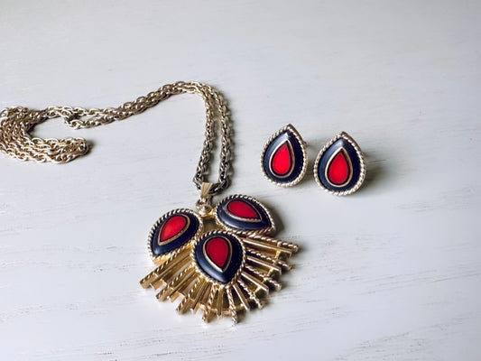 1973 Sarah Coventry  Dynasty Necklace and Matching Earring Set from Piggle and Pop