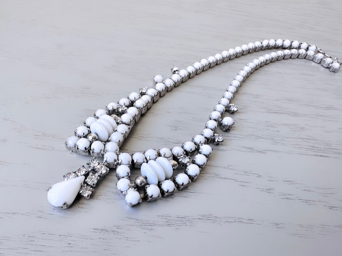 Vintage Milk Glass Choker Necklace, White and Silver 1960s Vintage Necklace, Beautiful Bridal Choker with Milk Glass and Diamond Rhinestones