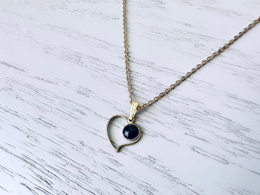 Vintage Heart Necklace, Small Gold Heart Charm Necklace with Black Stone, Dainty Gold Pendant Necklace, VTG Chain Necklace