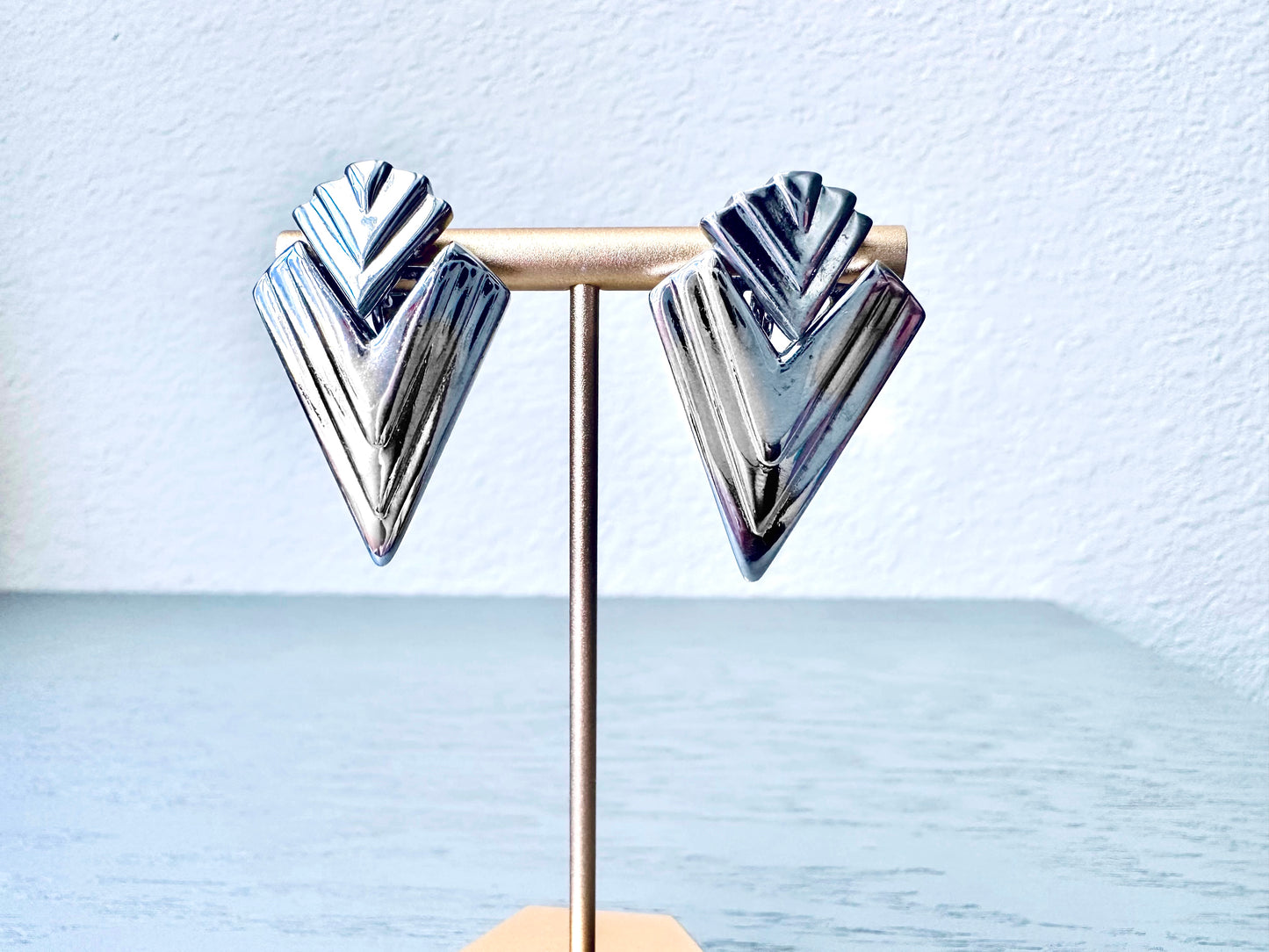 Silver Chevron Clip on Earrings, Vintage 1980s Silver Earrings, Cute Vintage Finds, 80s Retro Earrings hey