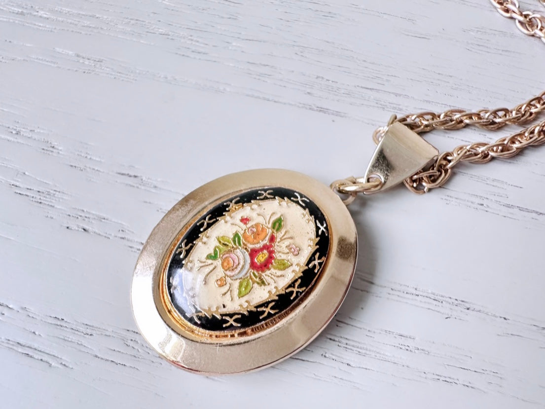 Antique Gold Vintage Flower Locket Necklace, Keepsake Locket Valentine's Day Gold Locket with Floral Motif, Black Border and Etched Gold