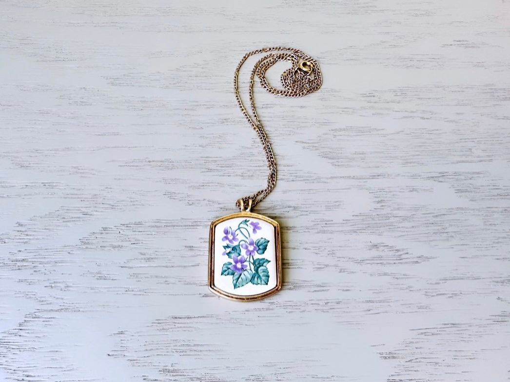 Purple Violets Floral Porcelain Pendant Necklace, 1980 Floral Heritage Avon, February Birthday Necklace, Vintage Purple Flower Pendant